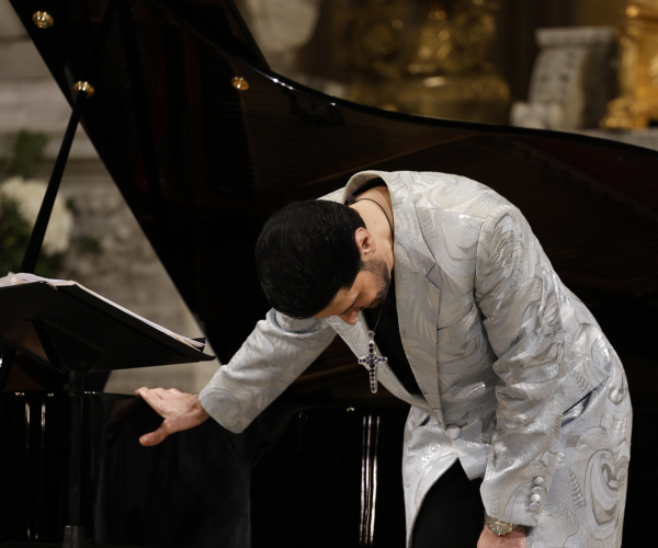 5-rouben-elbakian-credit-photo-natalia-duplinskayaE43CD5C6-A373-08AB-B73D-0526F45D65AF.jpg
