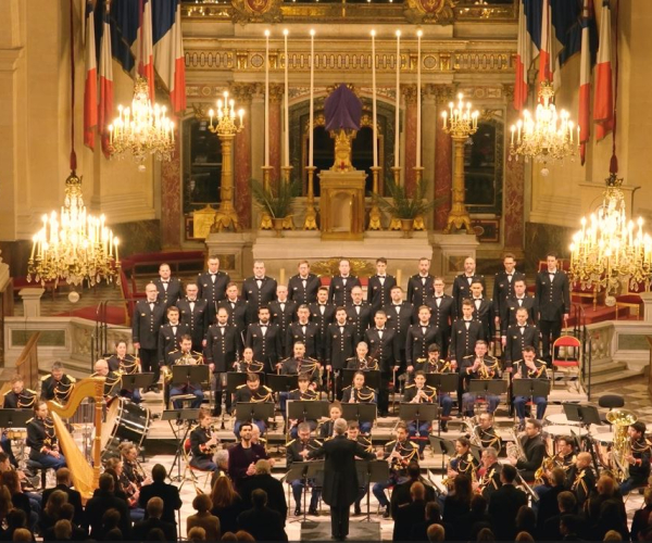 concert-aux-invalides-la-marseillaise-interpretee-par-le-tenor-rouben-elbakian-accompagne-de-l-orchestre-de-la-garde-republicaine7CEA2F12-BB4F-B6DF-58DF-0FEC6DD56240.jpg